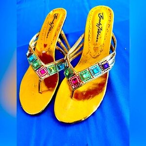 💜BEVERLY FELDMAN Jeweled Gold Kitten Heel Sandals 7.5